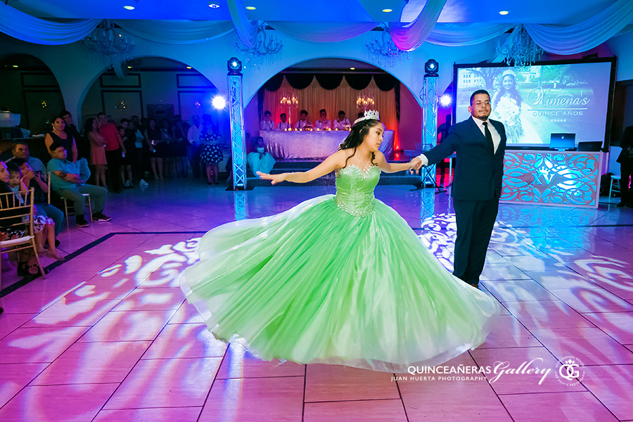 Sterling Banquet Reception Hall – Houston Quinceañeras Gallery by Juan Huerta Photography offers the most beautiful 15 photo-session pictures and the best all day coverage for your XV birthday party celebration event in Texas. Fotografia artisitica y vide